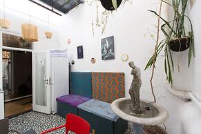 Daddy Long Legs Art Hotel