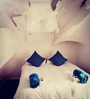 Daddy Long Legs Art Hotel