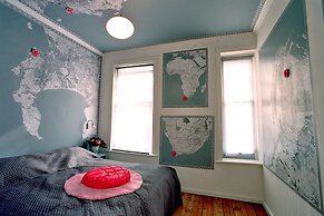 Daddy Long Legs Art Hotel