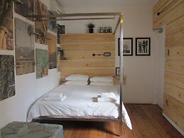 Daddy Long Legs Art Hotel