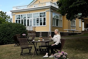 Backby Manor
