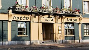 Lawlors Hotel
