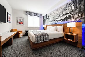 Acclaim Hotel By CLIQUE