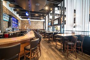 Acclaim Hotel By CLIQUE