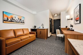 Acclaim Hotel By CLIQUE