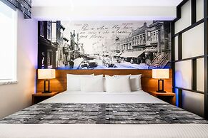 Acclaim Hotel By CLIQUE