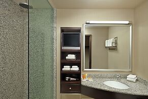 Acclaim Hotel By CLIQUE