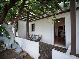 Anna Traditional Apartments