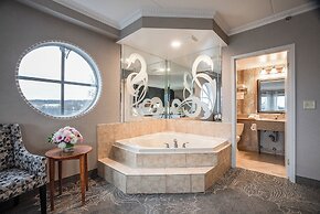 Monte Carlo Inn Barrie Suites