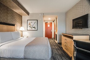 Monte Carlo Inn Barrie Suites