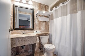 Monte Carlo Inn Barrie Suites