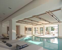 Theartemis Palace