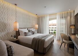 Theartemis Palace