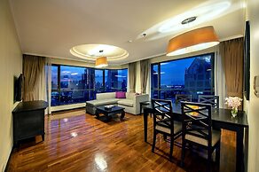Bandara Silom Suites