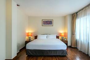 Bandara Silom Suites
