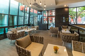 Bandara Silom Suites