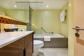 Bandara Silom Suites