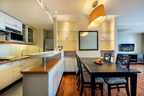 Bandara Silom Suites