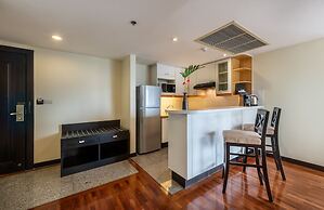 Bandara Silom Suites