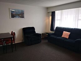 Queens Park Motels