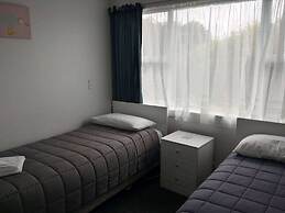 Queens Park Motels