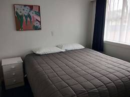 Queens Park Motels