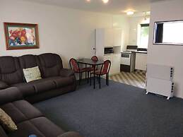 Queens Park Motels
