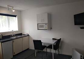 Queens Park Motels