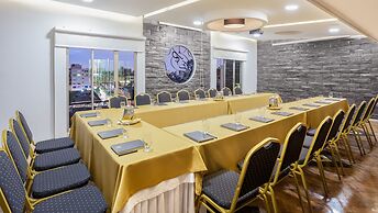 Hotel Embassy Park
