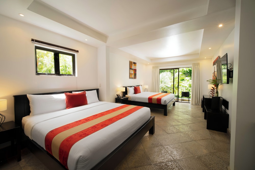 Shana by the Beach Manuel Antonio