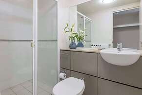 Oaks Brisbane River City Suites