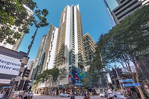 Oaks Brisbane River City Suites