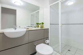 Oaks Brisbane River City Suites