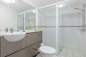 Oaks Brisbane River City Suites