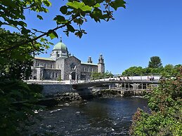 Eyre Square Hotel