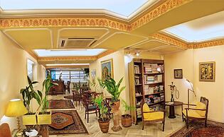 Nicola Hotel