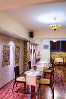 Nicola Hotel