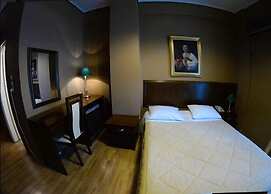 Nicola Hotel