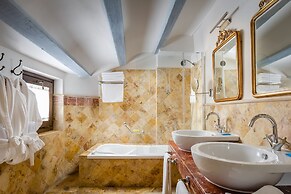 Hotel  YIT La Casona del Arco