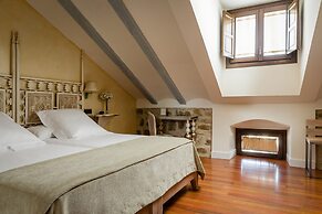 Hotel  YIT La Casona del Arco