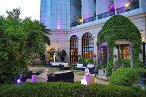 Hotel The Royal Plaza
