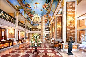 Hotel The Royal Plaza