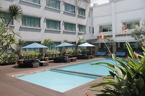 Aston Tropicana