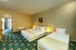Montecito Hotel