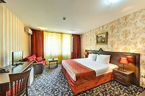 Montecito Hotel
