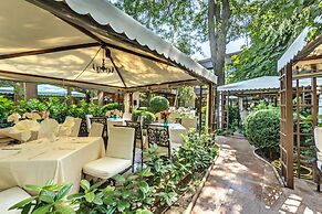 Montecito Hotel