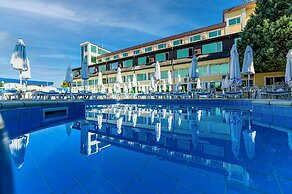 Montecito Hotel