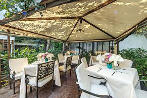 Montecito Hotel