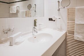 MANNI The Hotel