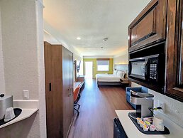 Holiday Inn Express & Suites Galveston West-Seawall